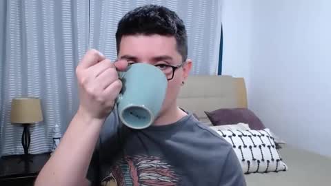 Snapshot of kevinhunts chatting on May 2026 10:04:01 PM Kevin online show from May 2026 10:04:01 PM