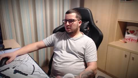 Snapshot of kevinnlovely95 chatting on November 2025 06:32:01 PM Kevinn online show from November 2025 06:32:01 PM