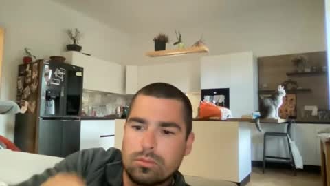 Snapshot of kevinpillobello chatting on May 2026 05:42:04 PM kevinpillobello online show from May 2026 05:42:04 PM