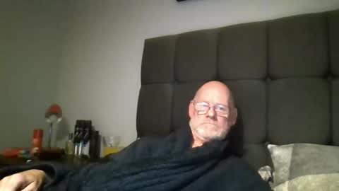 kevlooking4sez online show from October 2025 12:28:02 AM