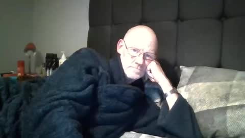 kevlooking4sez online show from October 2025 12:09:01 AM
