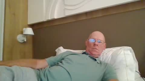 kevlooking4sez online show from October 2025 05:47:01 PM