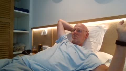 kevlooking4sez online show from August 2026 04:05:02 PM