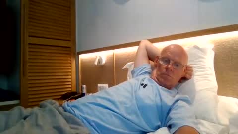 kevlooking4sez online show from August 2026 05:26:02 PM