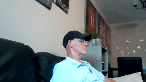 kevlooking4sez online show from August 2026 06:32:01 PM