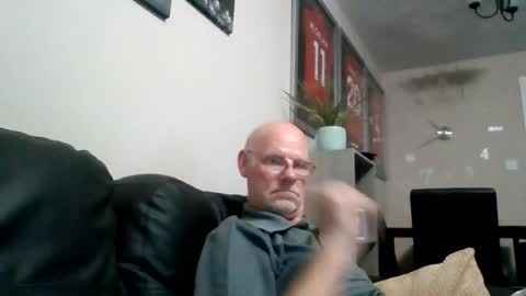 kevlooking4sez online show from August 2026 09:42:02 PM