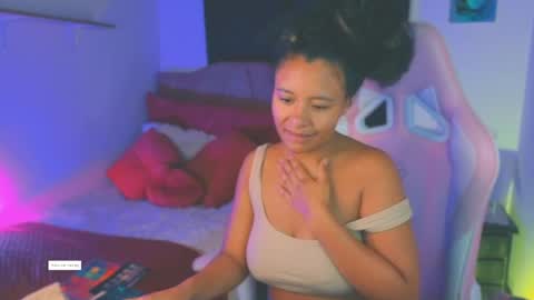 Snapshot of keyla_roberts_ chatting on May 2026 07:48:02 AM Adhara. Help me reach 100 likes online show from May 2026 07:48:02 AM
