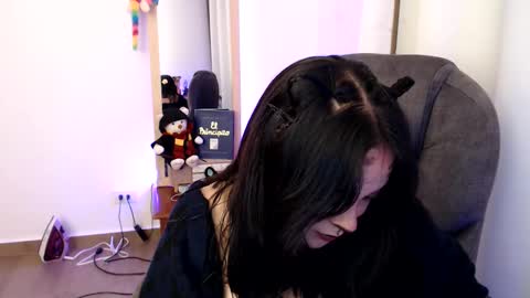 Liss online show from November 2025 02:14:01 AM