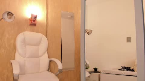 Khloe online show from February 2025 03:49:01 PM