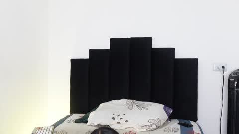 Snapshot of khloe_kaczka_ chatting on December 2024 04:30:02 PM Khloe online show from December 2024 04:30:02 PM