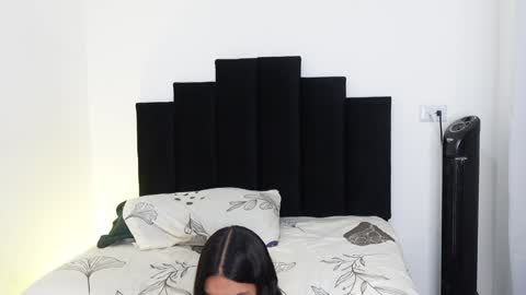 Snapshot of khloe_kaczka_ chatting on January 2025 01:53:02 PM Khloe online show from January 2025 01:53:02 PM