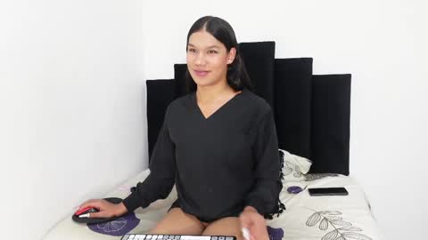 Snapshot of khloe_kaczka_ chatting on February 2025 08:09:02 PM Khloe online show from February 2025 08:09:02 PM