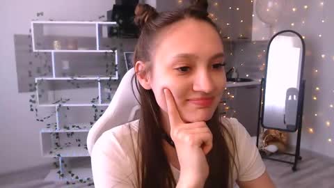 Snapshot of kiananowak chatting on May 2026 09:38:02 AM Kiana online show from May 2026 09:38:02 AM