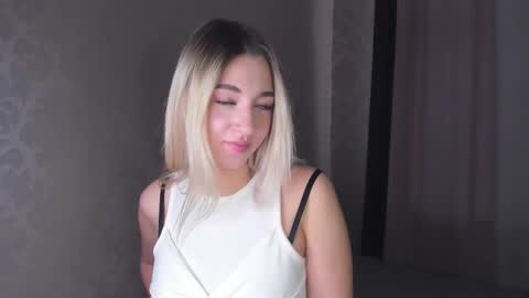 Bella online show from November 2025 11:43:02 AM