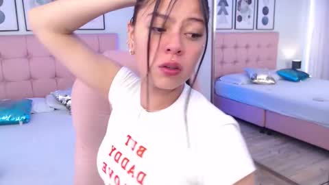 kIKI online show from October 2025 05:24:02 PM