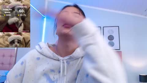 kIKI online show from November 2025 06:48:02 PM