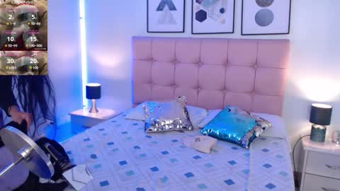 kIKI online show from November 2025 06:40:02 PM