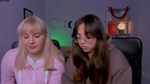 Snapshot of kiki_swan chatting on February 2026 07:18:01 AM kiki_swan online show from February 2026 07:18:01 AM