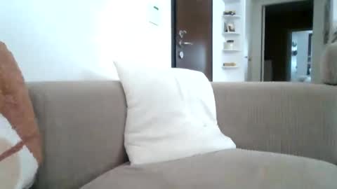 kikkus01 online show from November 2025 12:27:02 PM