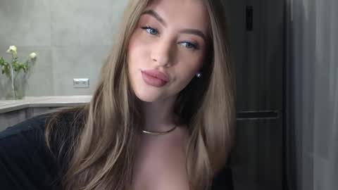 EvaAnna online show from December 2024 10:37:01 PM