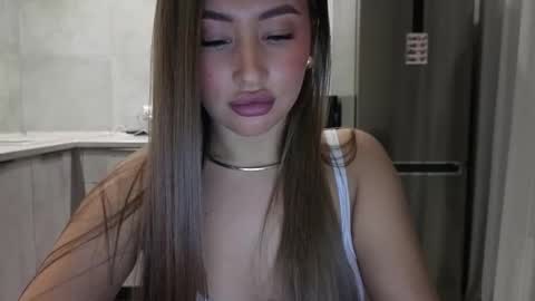 EvaAnna online show from November 2025 09:14:01 PM