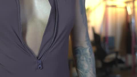 Kim online show from November 2025 12:59:01 PM