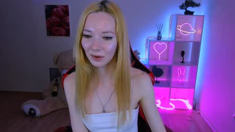 Snapshot of kim_boyd chatting on January 2025 07:07:01 PM kim_boyd online show from January 2025 07:07:01 PM