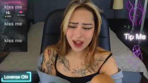 Kim online show from October 2025 05:07:02 AM