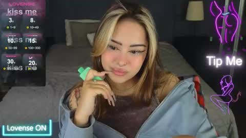 Kim online show from November 2025 05:02:01 AM