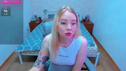 Snapshot of kim_girl_next_door chatting on November 2025 11:32:02 AM KIM online show from November 2025 11:32:02 AM