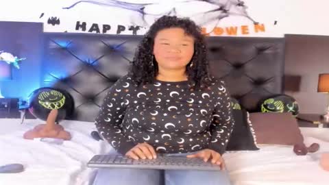 Kim Marquez online show from October 2025 07:04:02 PM