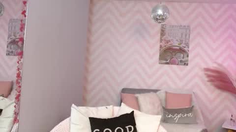 Snapshot of kimberlee_moon chatting on February 2026 12:05:02 PM Kym online show from February 2026 12:05:02 PM