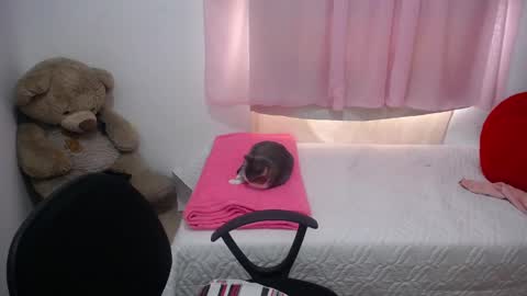 Kim online show from February 2025 04:36:02 PM