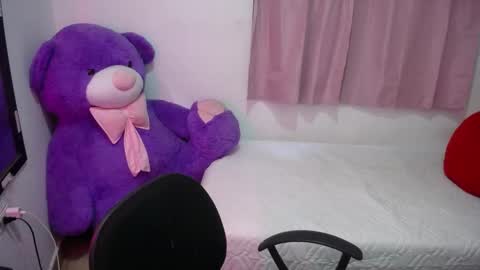 Kim online show from November 2025 11:10:01 AM