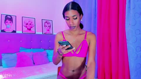 Snapshot of kimberly_thompsom chatting on December 2024 01:33:01 PM Your Queen KIM online show from December 2024 01:33:01 PM