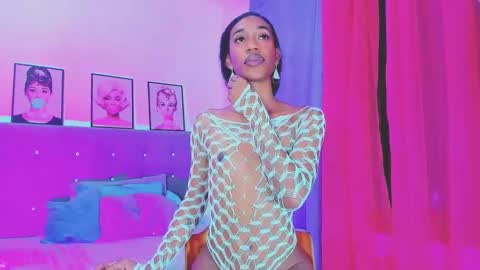 Snapshot of kimberly_thompsom chatting on December 2024 05:36:01 AM Your Queen KIM online show from December 2024 05:36:01 AM