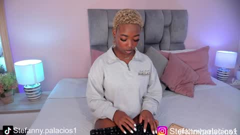 Snapshot of kimberlylenox chatting on December 2024 10:23:01 PM Queen Kim online show from December 2024 10:23:01 PM