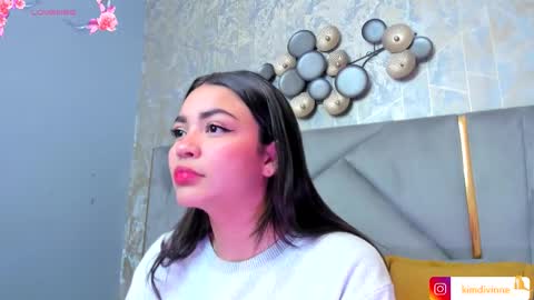  KIM  online show from November 2025 02:44:01 AM