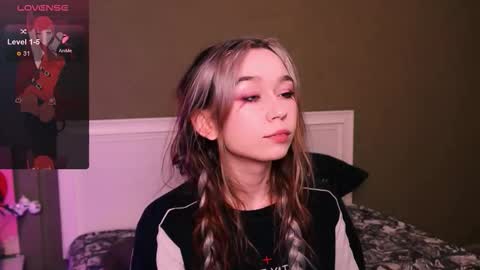 Kimiko online show from November 2025 08:13:02 PM