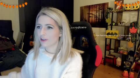 Wolfs Girl online show from November 2025 10:52:02 PM