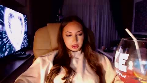 Kim Lee  online show from December 2024 08:49:01 PM