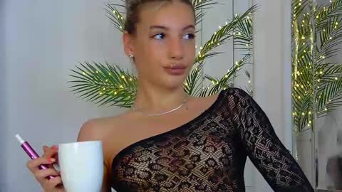 Snapshot of kimmdaviss chatting on May 2026 12:45:02 PM kimmdaviss online show from May 2026 12:45:02 PM