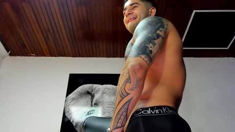 Angel Falconer online show from November 2025 12:20:01 AM