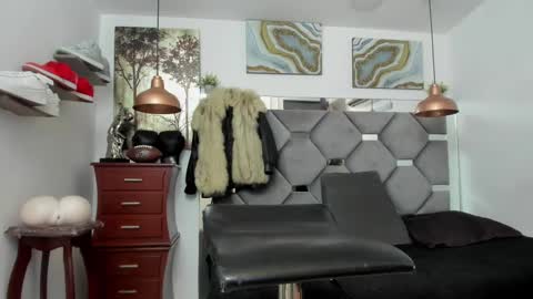 Snapshot of king_fitt_ chatting on February 2025 07:00:01 PM HOT MEN BLACK online show from February 2025 07:00:01 PM