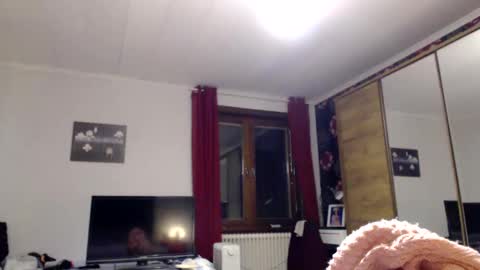 Snapshot of kingandprincess chatting on January 2025 09:05:02 PM sexysexyhotwetpinkredpussy online show from January 2025 09:05:02 PM