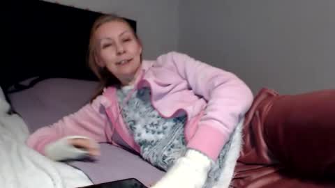 Snapshot of kingandprincess chatting on October 2025 09:03:02 PM sexysexyhotwetpinkredpussy online show from October 2025 09:03:02 PM