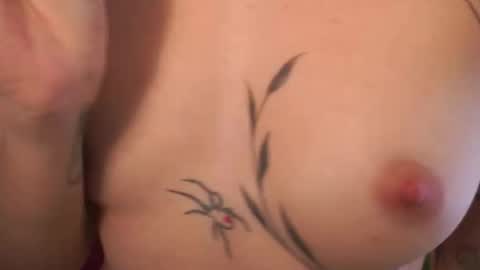 Snapshot of kinky_mj chatting on October 2025 09:43:02 PM Mary your fav curly girl online show from October 2025 09:43:02 PM