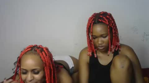 Snapshot of kinky_secrett chatting on September 2025 04:32:01 PM Cupshee and cushey online show from September 2025 04:32:01 PM