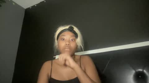 Snapshot of kinkykittee chatting on February 2025 10:24:02 AM Bunniii online show from February 2025 10:24:02 AM