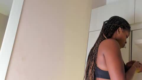 M A R A  online show from February 2026 12:01:02 PM